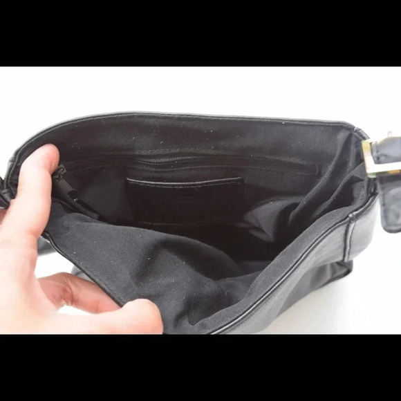 Etienne Aigner cross body bag - Picture 4 of 8